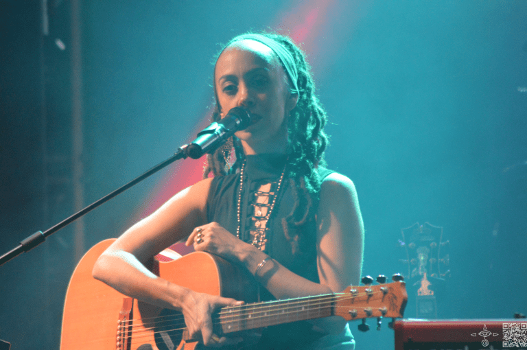 Nattali Rize Singing Looking Afar