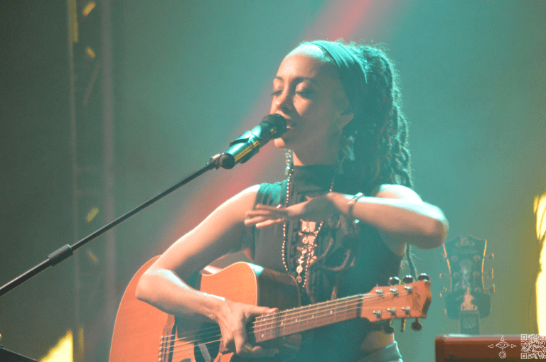 Nattali Rize Singing Eyes Closed