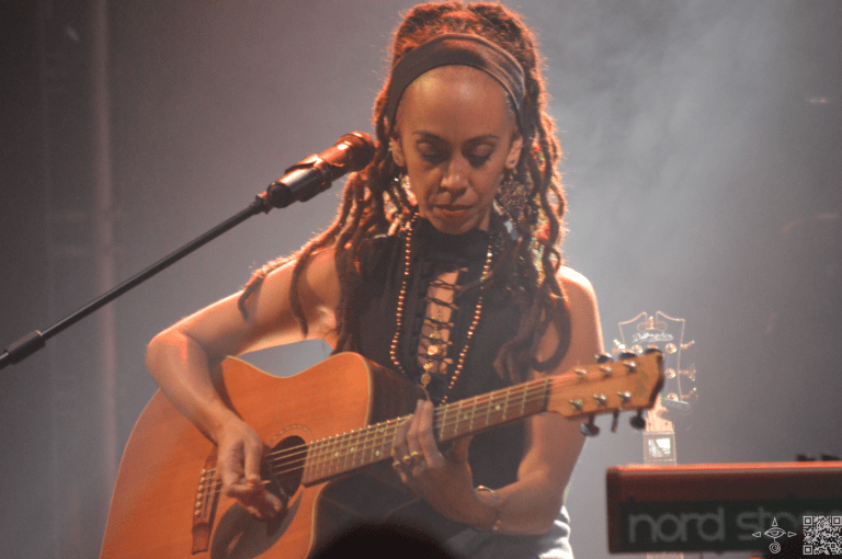 Nattali Rize Playing Looking Down